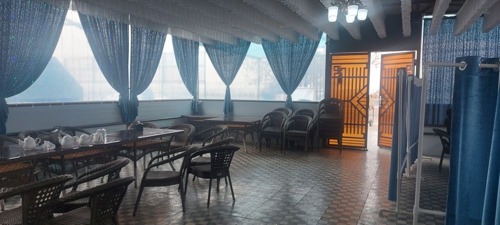 Кафе ва уй сотилади