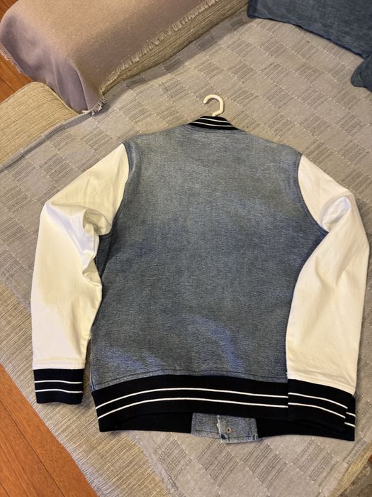 Vand geaca Hollister marimea L . Originala!