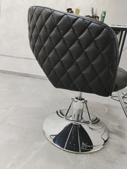 Продам 2 кресла - парикмахерских, для барбер