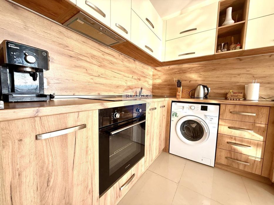 Къща с три спални, двор, барбекю и нескриваема панорамна морска гледк