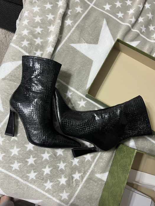 Осенние сапожки с острым носом