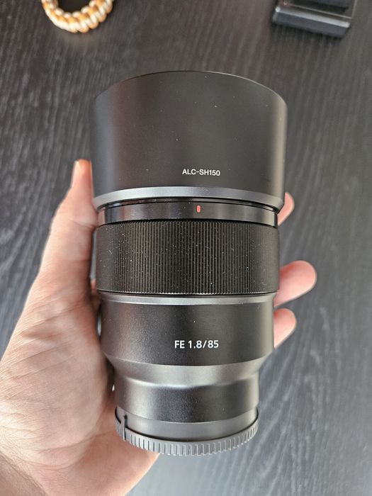 Sony FE 85mm f/1.8 67mm