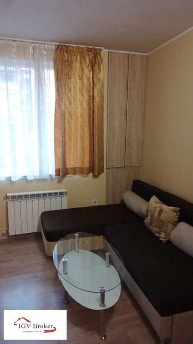 Двустае апартамент в кв Банишора