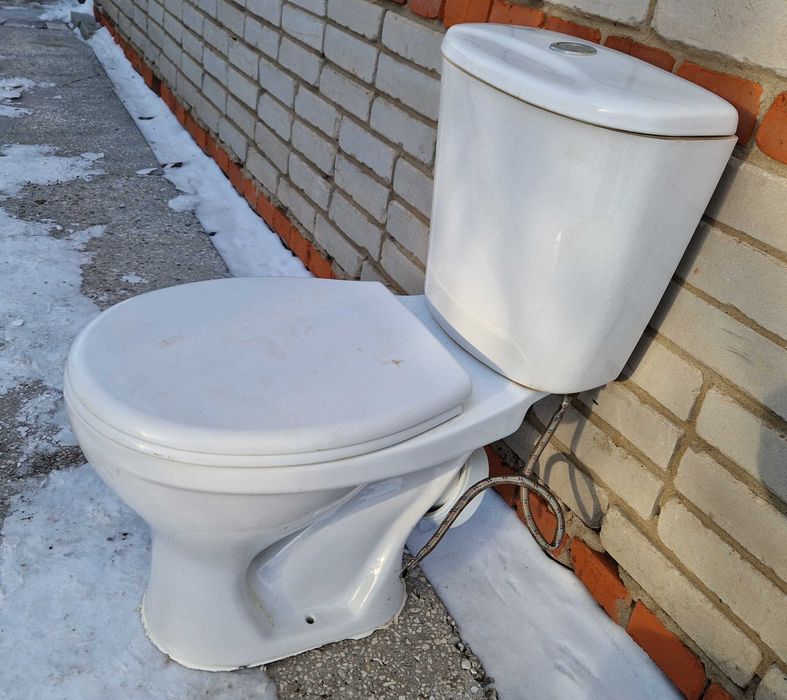 Продается унитаз