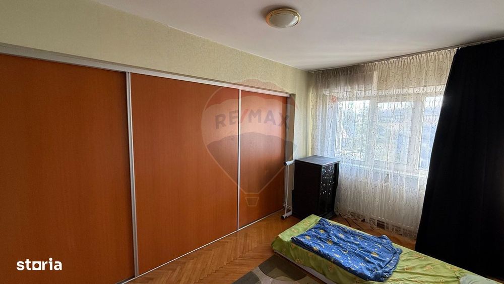 Apartament cu 4 camere de vânzare și boxă 12 mp zonă Ultracentrală