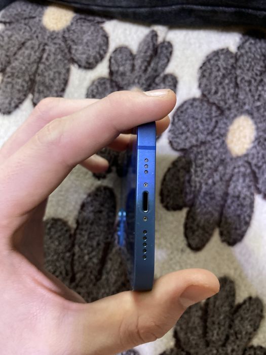 Продам айфон 13