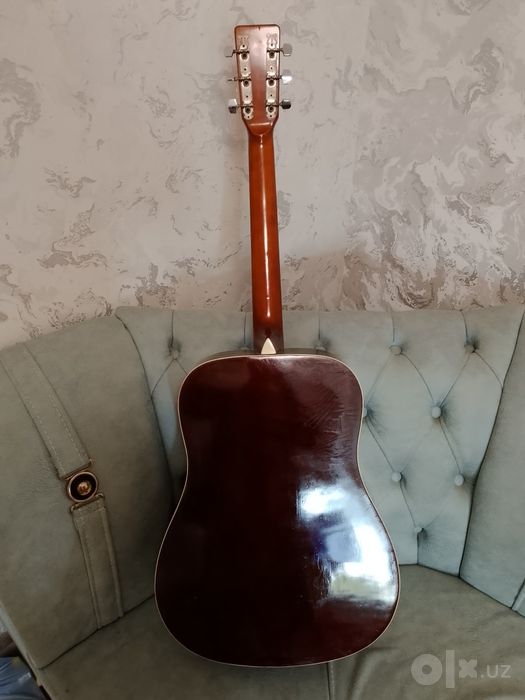Gitara akustika yangi