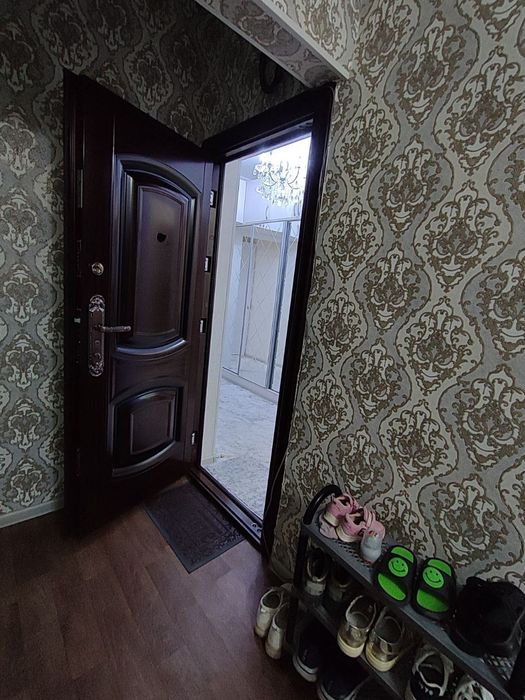 Мирзо Улугбек туманида 2 хоналик  2 этажда ремонти билан сотилади.