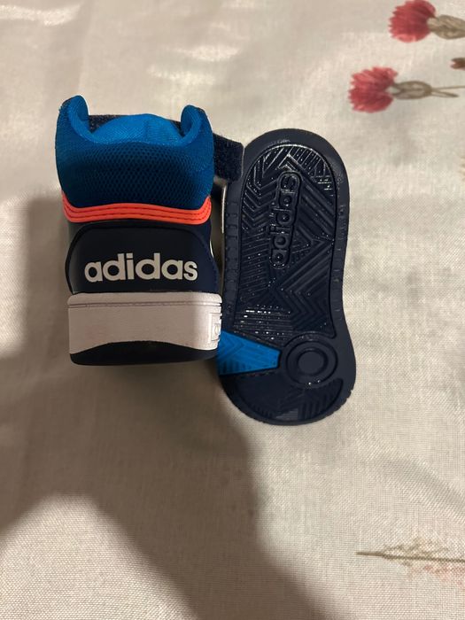 Лот детски дрехи за момченце (размери 92, 98, 104) + Маратонки Adidas (№25)