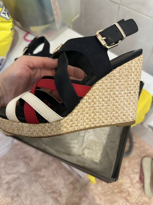Продам босоножки Tommy hilfigher оригинал 38 размер