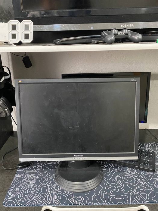 Продам 2 монитора.