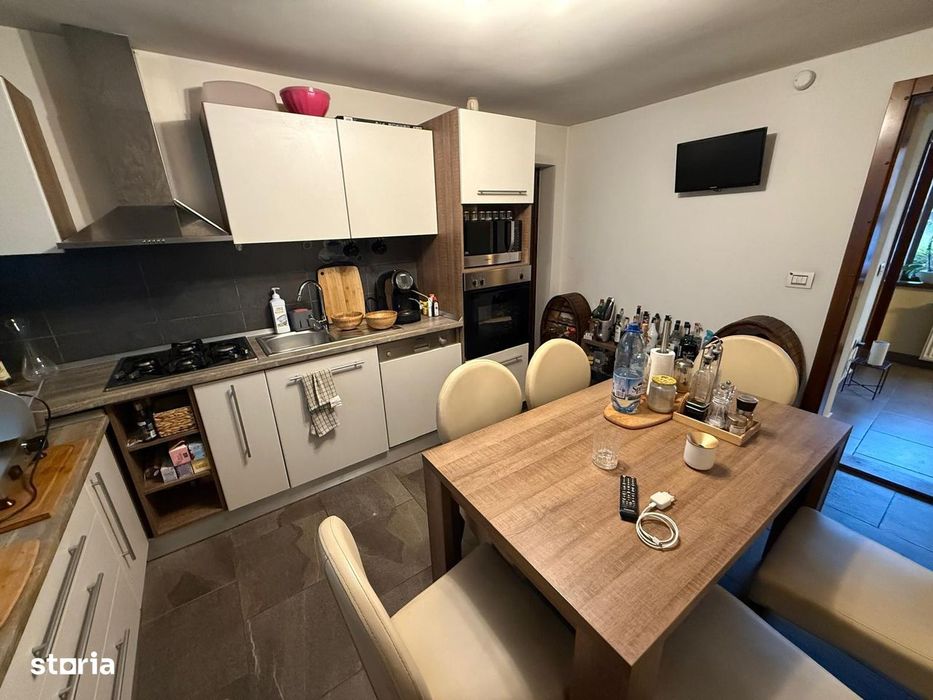 Vand casa în Pecica 3 camere ,teren 1000 mp. 2 fronturi stradale!