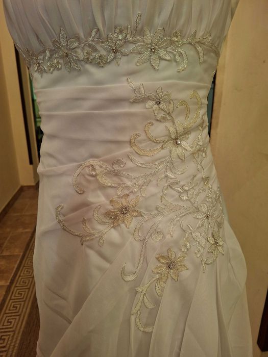 Булчинска рокля с бродерия