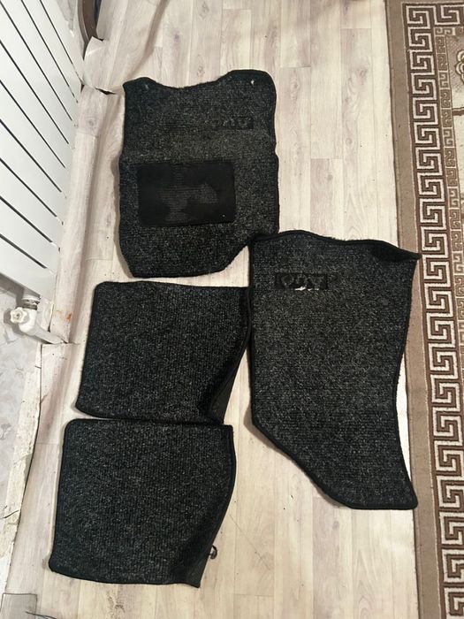 Продам орига ковры от ауди 80/90.