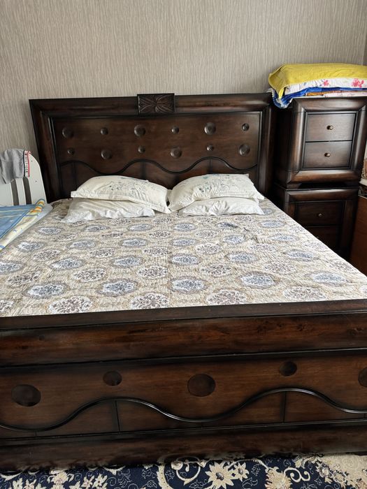 Продам спальный гарнитур