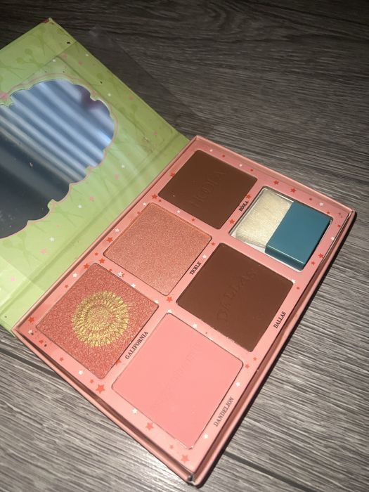 Paleta benefit noua