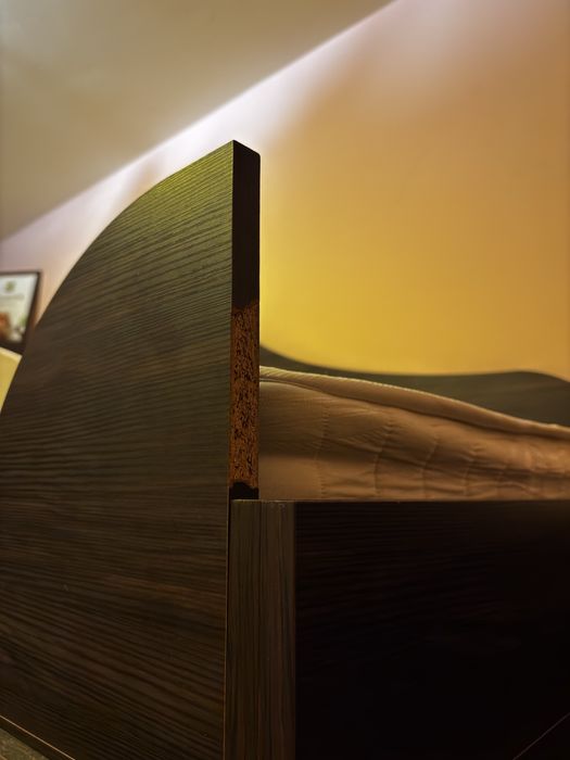 Двуетажно легло с два матрака.