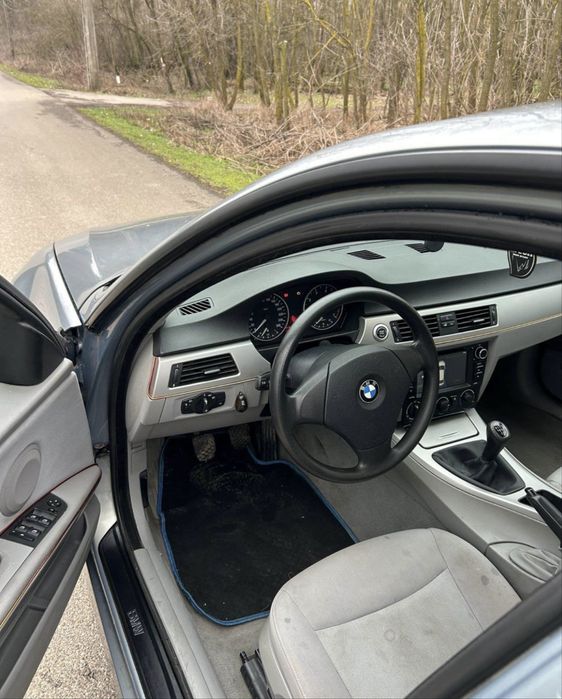 Bmw e90 320i  stare buna