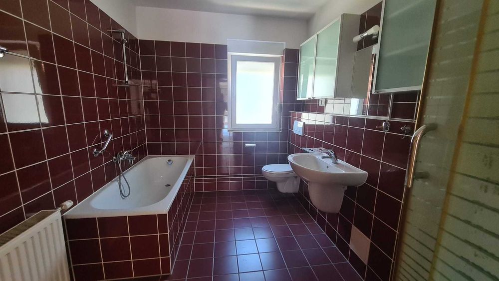 Inchiriez apartament 3 camere, 90 mp, Ansamblul Residenz (Cartierul German), 450 EUR negociabil!