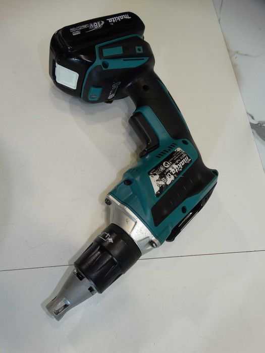 Makita DFS452 + магазин  - Винтоверт за гипсокартон