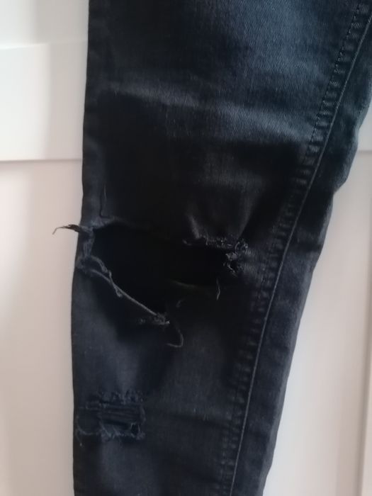 Blugi rupti marime 36 Pull and Bear