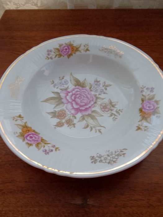 Продам глубокие тарелки