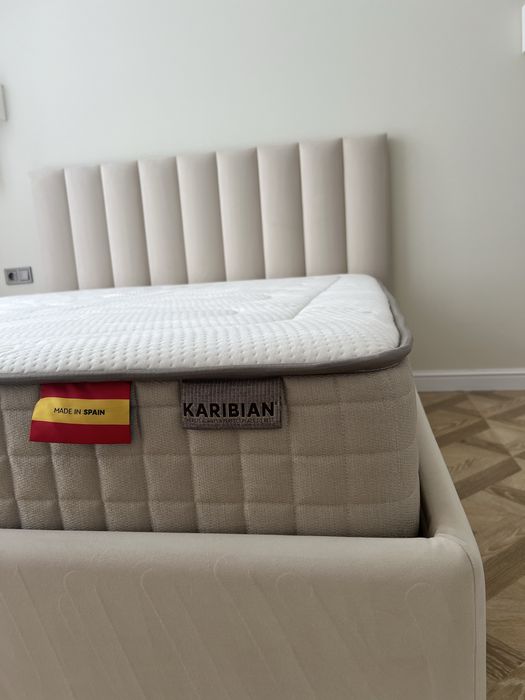 Кровать с матрасом