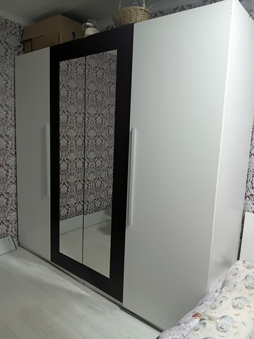 Продам спальный гарнитур.