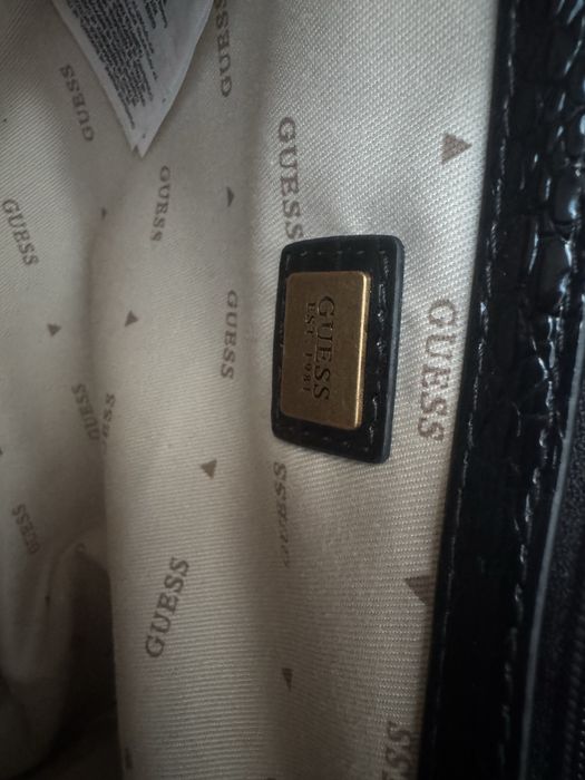 Дамска чанта GUESS