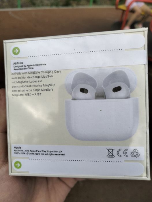 Продам наушники айфон