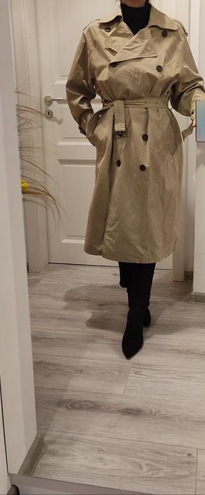 Trenci clasic Zara cu eticheta mărimea XS bej, model actual