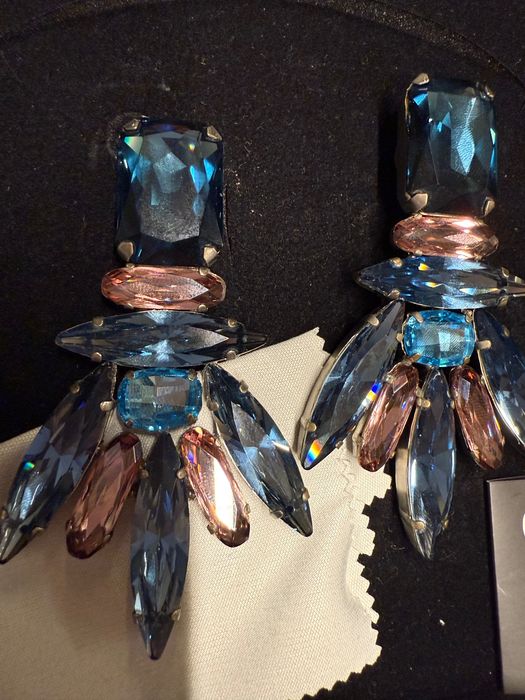 Обеци от Iskra носени са веднъж