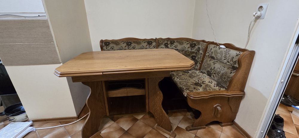 Coltar bucatarie si masa