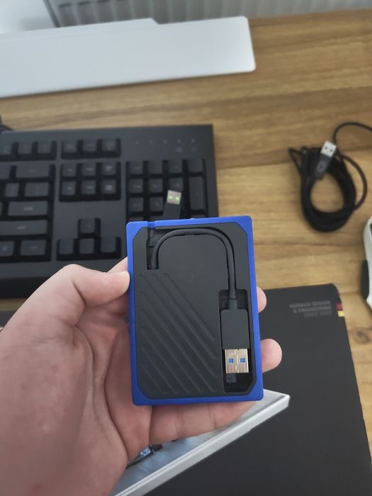 Vând SSD extern de 2 TB