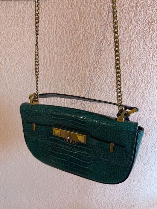 кожена чанта Guess