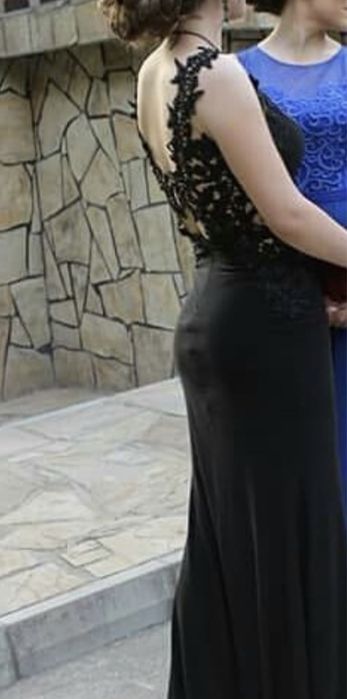 Дълга, официална рокля с гол гръб