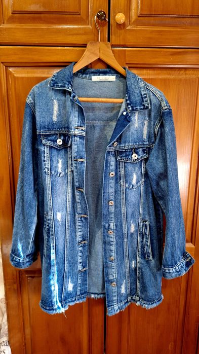 Дънково женско яке в отлично състояние. Носено е малко. Без забележки!