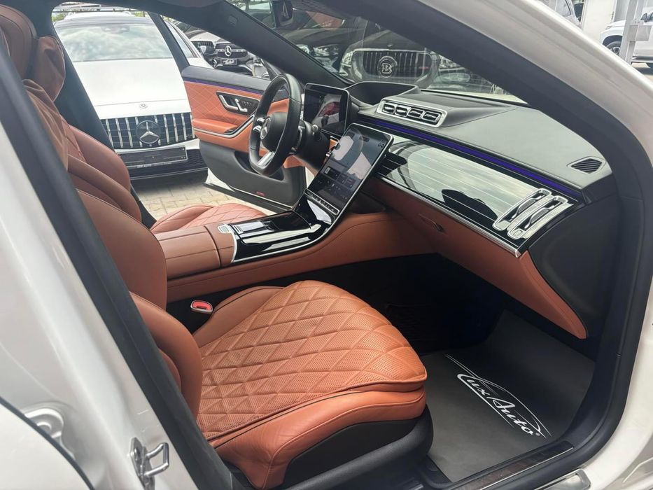 Кола под наем Мерцедес S класа лимозина