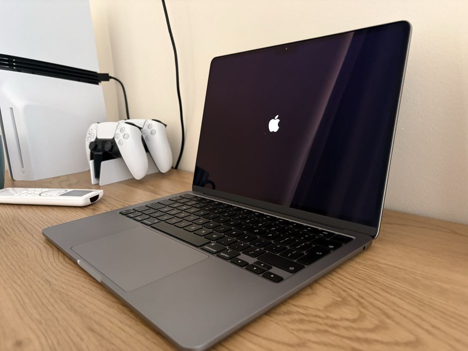 Macbook air m3 13" 2024 / 8 GB RAM / 256 GB storage
