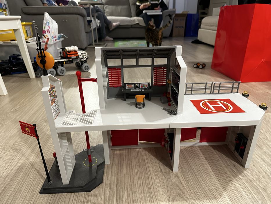 Stație de pompieri Playmobil + elicopter + figurine