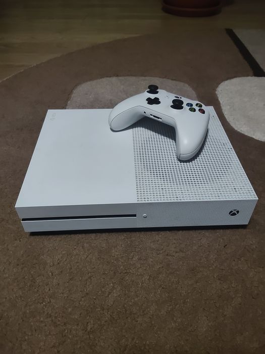 Xbox one s second hand (nici un defect) + consola