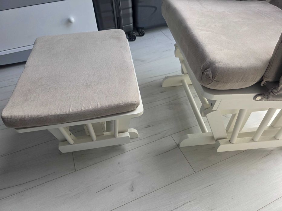 Люлеещ стол за кърмене