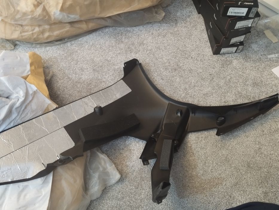 Carena laterala dreapta originala Yamaha pe R6 model 2007
