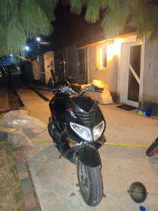 Vând scuter peugeot speedfight 2 100cc 2t cu motor proaspăt alezat