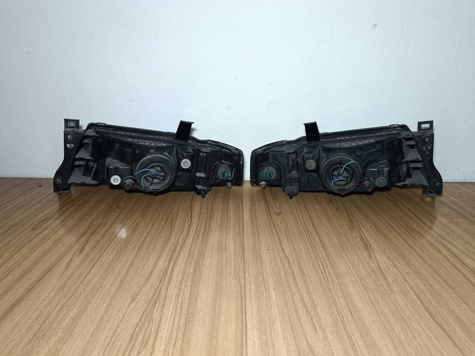 Фары 2шт Mazda Bongo Friendee 1й рест 99-05г Мазда Бонго Фринди