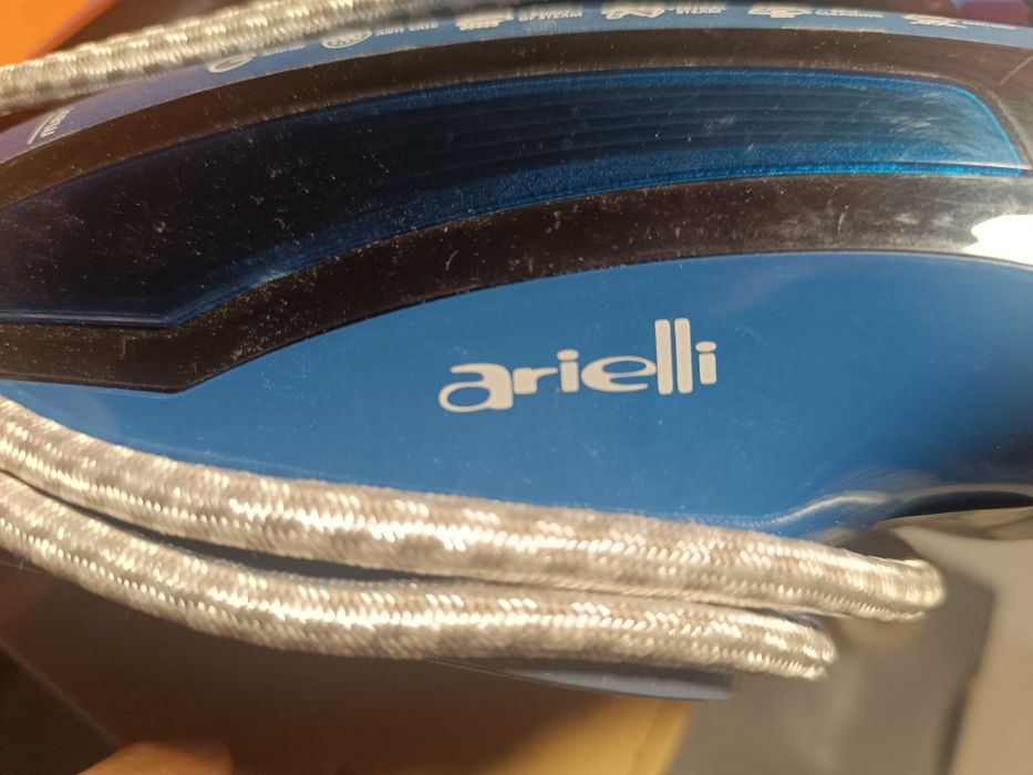Парна ютия с керамична плоча Arielli