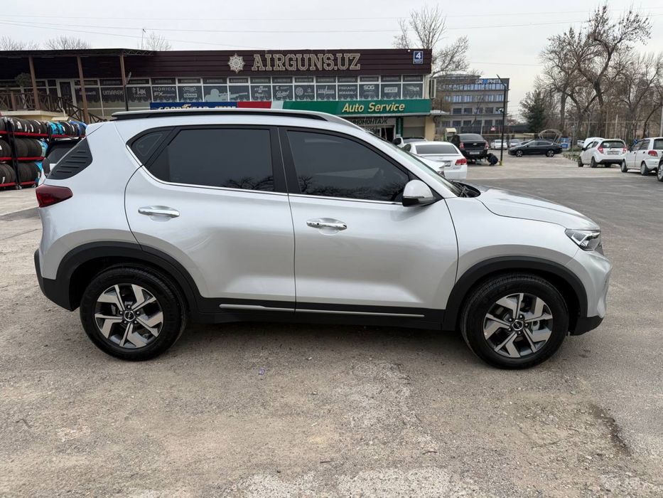 Продается KIA Sonet 2024, фулл, 16000 км, краска чистая 100%,тонировка