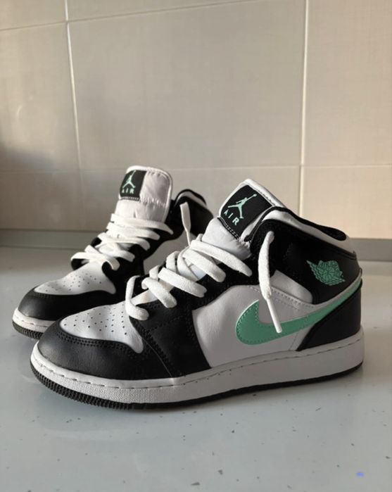Adidasi jordan 1mid