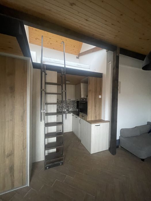 Дава се под наем Етаж от къща в София, Център - 45 кв.м за 648.21 € - Снимка #16