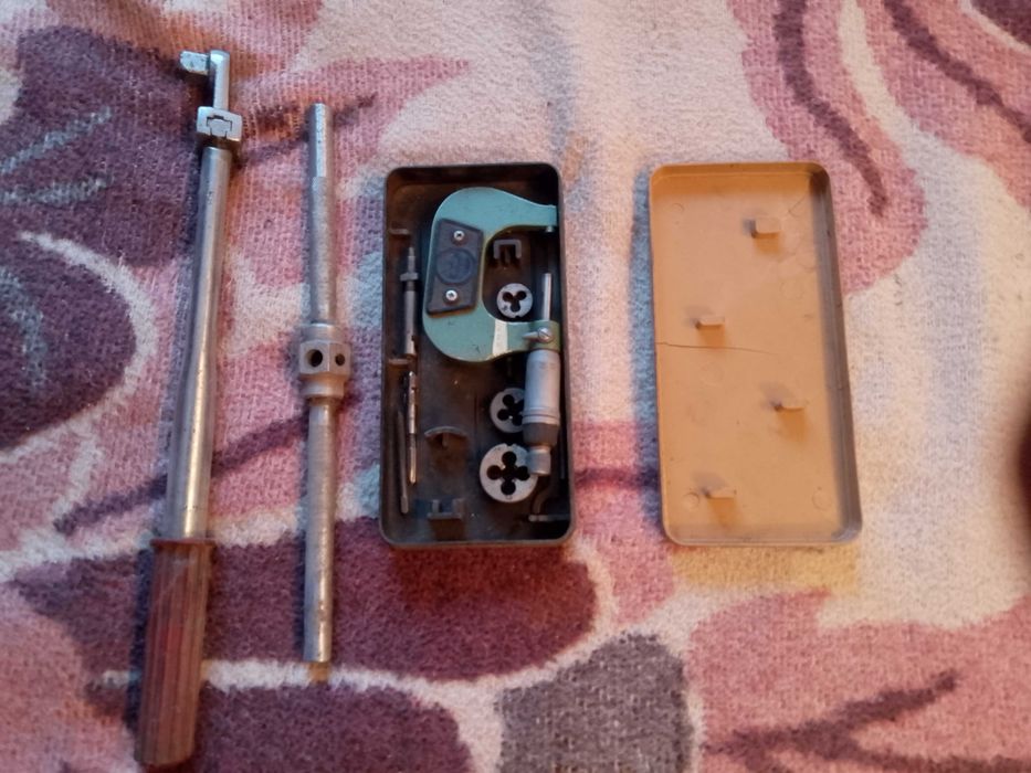 Scule -ceas comparator, etc.